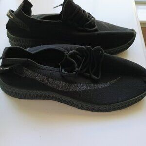 DESIGNED BRAND-MENS WATER SHOES-EU SIZE 44-US SIZE 11-BLACK-BRAND NEW